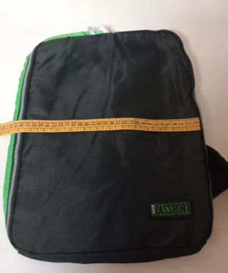 Mochila Pequeña Negra y Verde