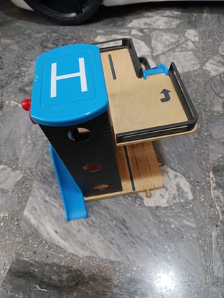 Pistas y garaje de madera para coches