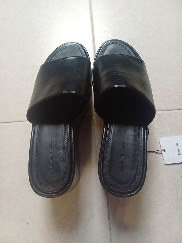 Sandalias plataforma Bershka negras T.38