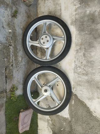 Llantas Piaggio Vespa 4 radios