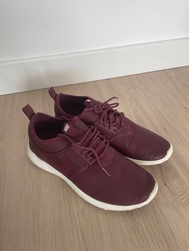 Zapatillas Nike Granate y Blancas