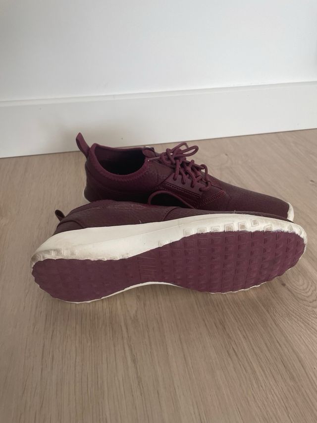 Zapatillas Nike Granate y Blancas