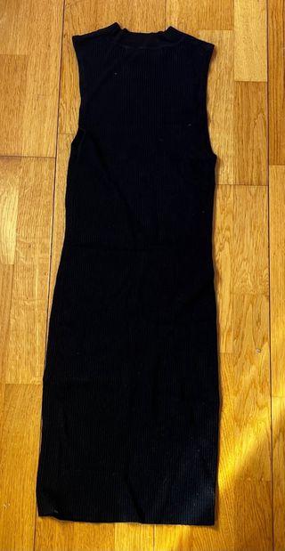 Vestido negro sin mangas