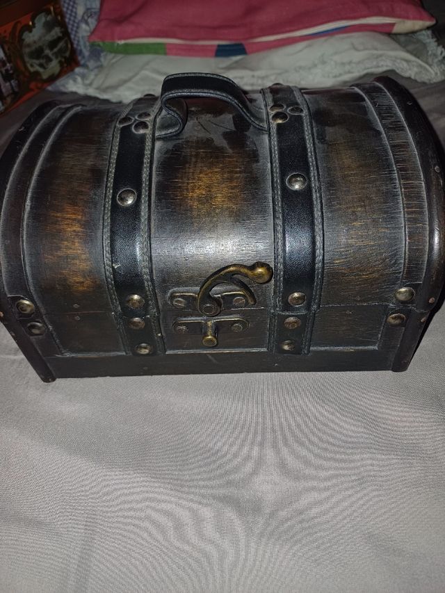 Cofre Madera Vintage con Asa y Cierre