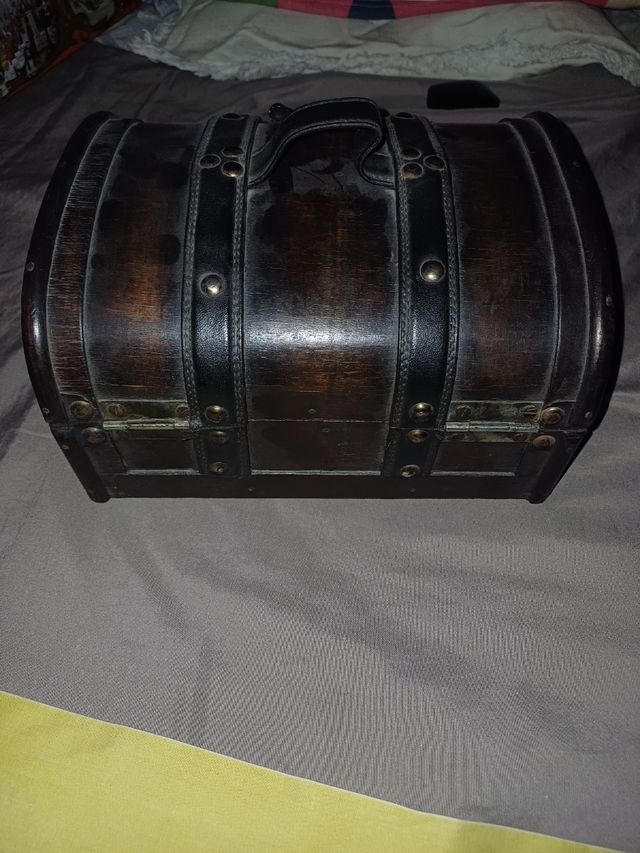 Cofre Madera Vintage con Asa y Cierre