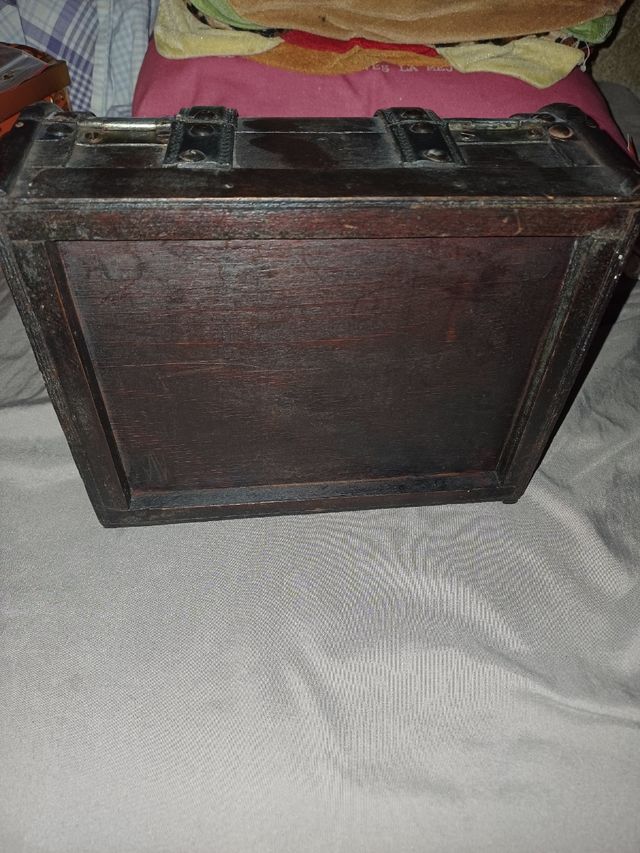 Cofre Madera Vintage con Asa y Cierre