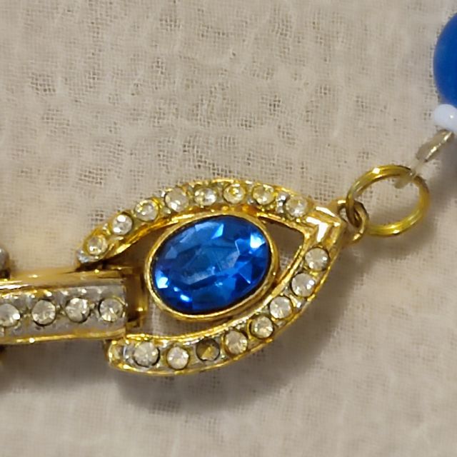 Collana blu vintage con chiusura dorata