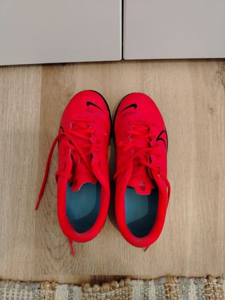 Botas de fútbol sala Nike rojas