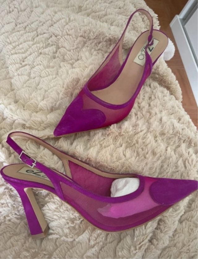 Zapatos de tacón Ezzio color buganvilla.