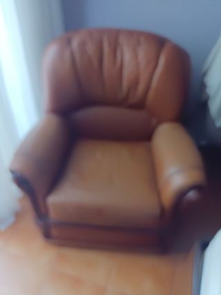 Sillón de piel marrón