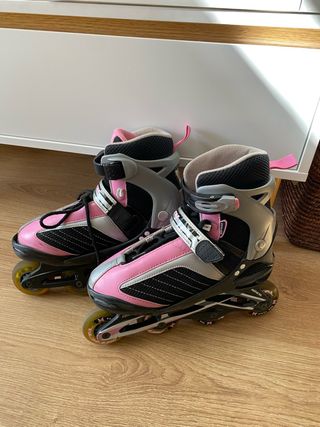 Patines en línea rosas y grises