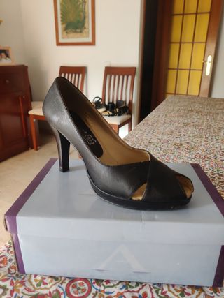 Zapatos de tacón Wonders negros