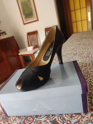 Zapatos de tacón Wonders negros