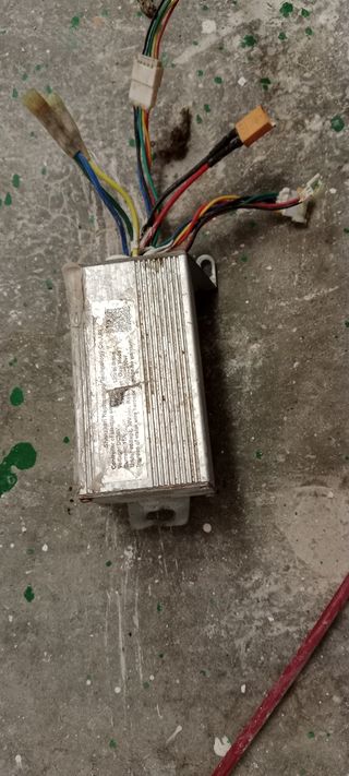 Patinete eléctrico desmontado