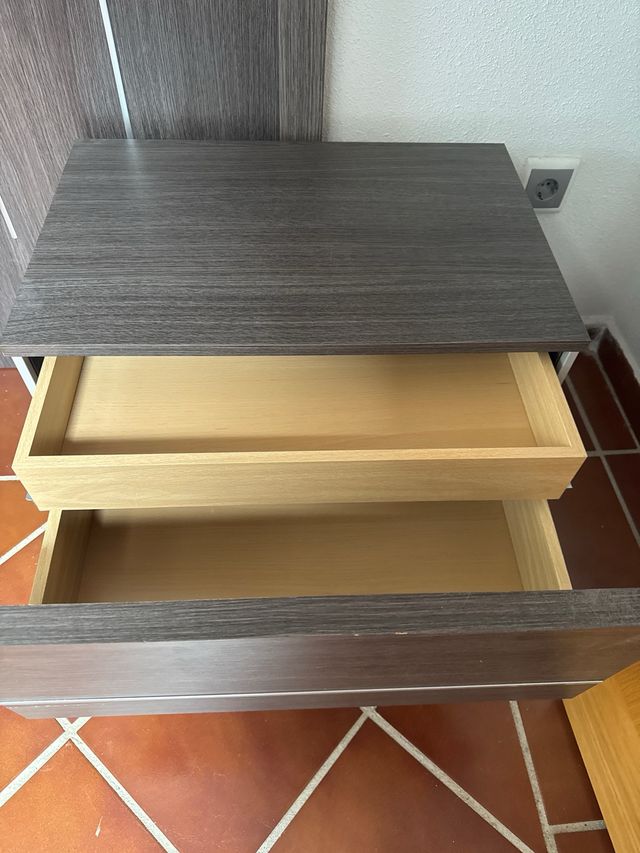 Cabecero y mesillas de madera