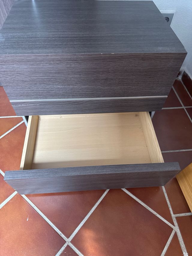 Cabecero y mesillas de madera