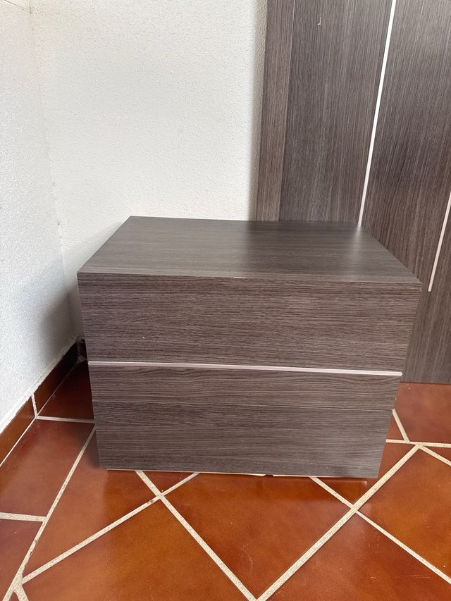 Cabecero y mesillas de madera