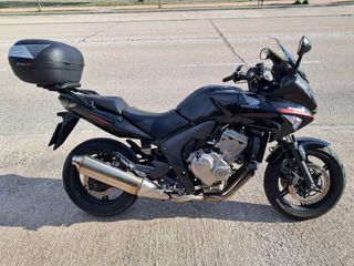 HONDA CBF600S Negra con Baúl