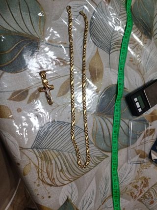 Collana in oro 18k con pendente croce