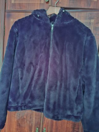 Abrigo de pelo negro