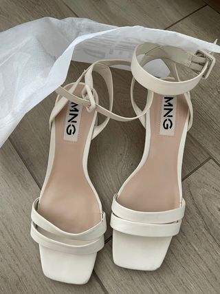 Sandalias Mango Blancas Talla 38 tacon medio 