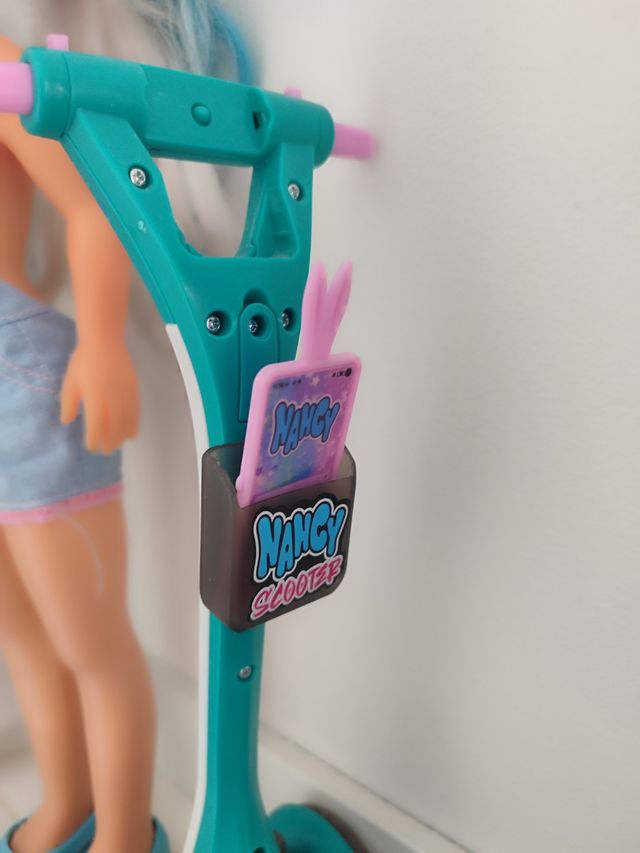 Scooter Nancy con cellulare e cestino