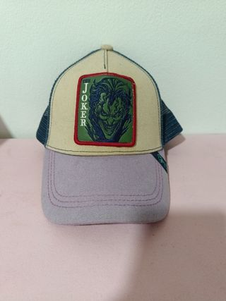 Gorra The Joker Beige y Morado