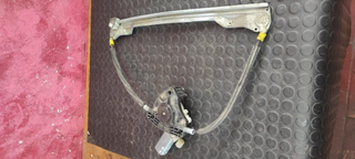 Motor elevalunas delantero izquierdo 82002098 (AG