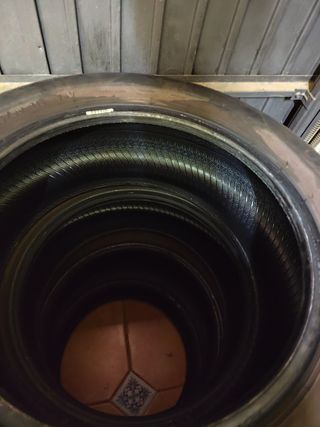 Ruedas Pirelli p7 en muy buen estado.
