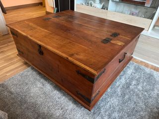 Baúl madera maciza herrajes hierro forjado