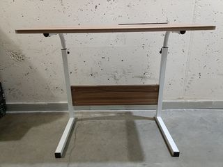 Escritorio/Mesa auxiliar elevable madera y acero. 