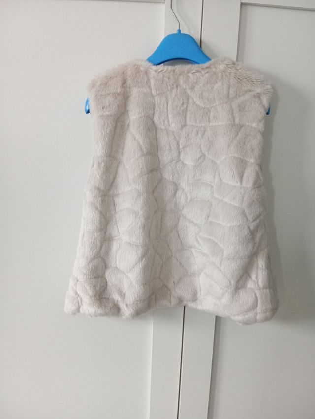 Chaleco pelo niña beige
