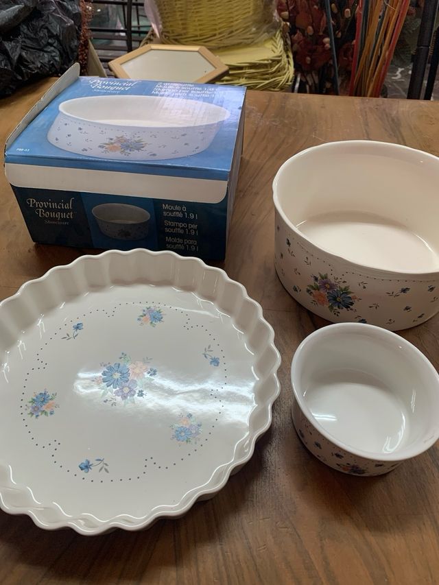 Cazuela de porcelana con tapa.