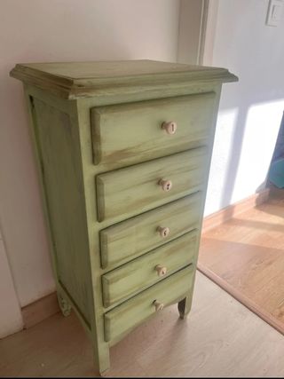 Mesita de noche de madera verde