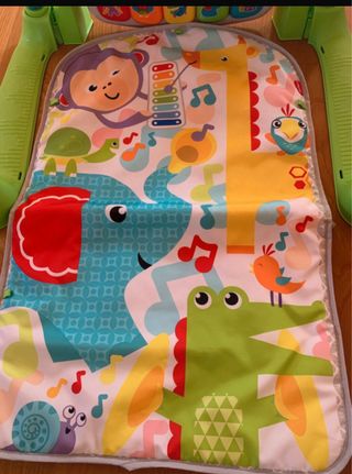 Alfombra infantil con piano de Fisher-Price