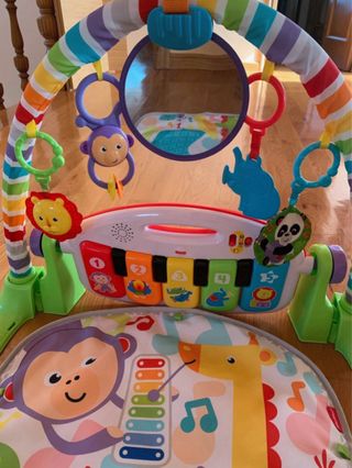 Alfombra infantil con piano de Fisher-Price