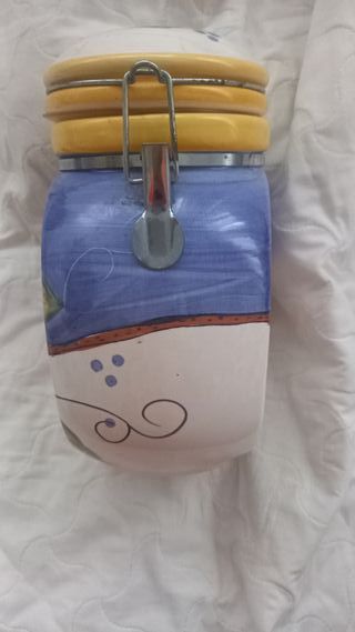 Barattolo decorato con coperchio