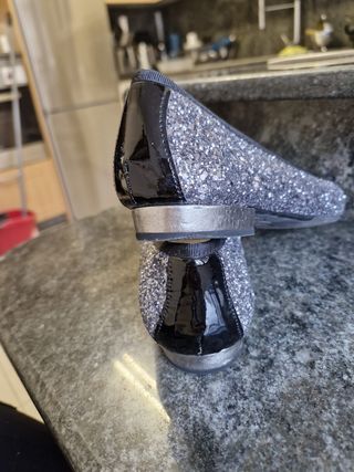 Bailarinas mujer negras y plateadas