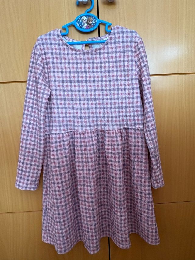 Vestido de cuadros para niña