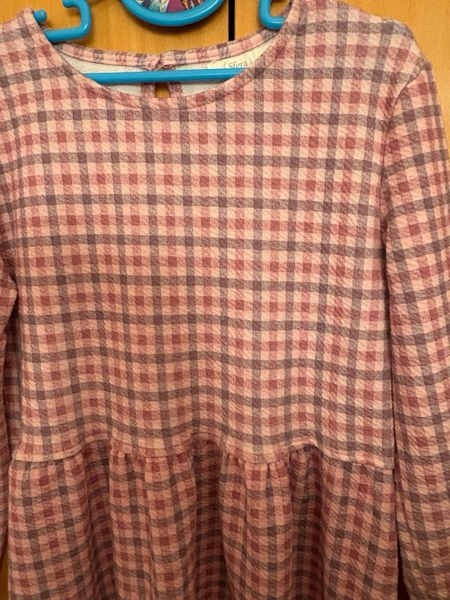 Vestido de cuadros para niña