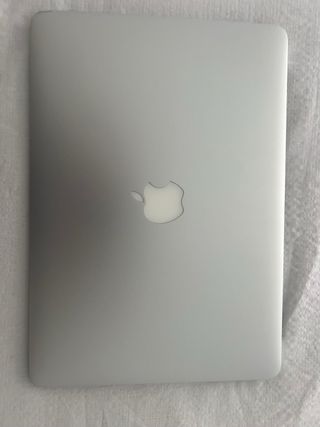 MacBook Air 13 Plata 2019
caja original y cargador