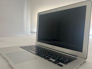 MacBook Air 13 Plata 2019
caja original y cargador