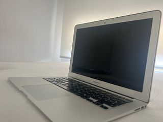 MacBook Air 13 Plata 2019
caja original y cargador