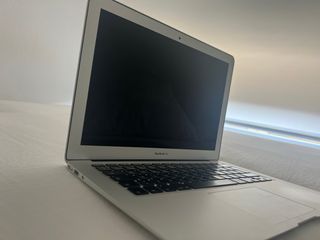 MacBook Air 13 Plata 2019
caja original y cargador