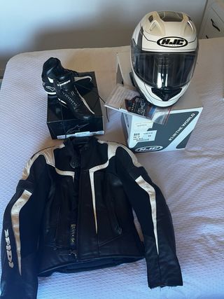 Conjunto Ropa Moto: Chaqueta, Botas y Casco