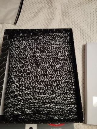 Berretto e sciarpa neri e argento