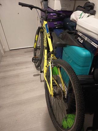 Bicicleta Amarilla + candado