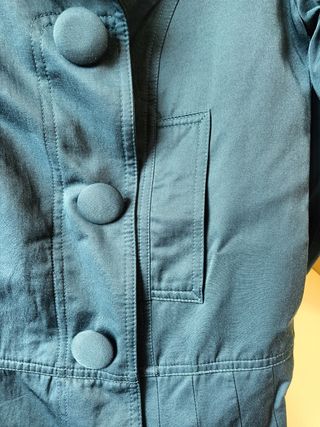 Gabardina azul petróleo