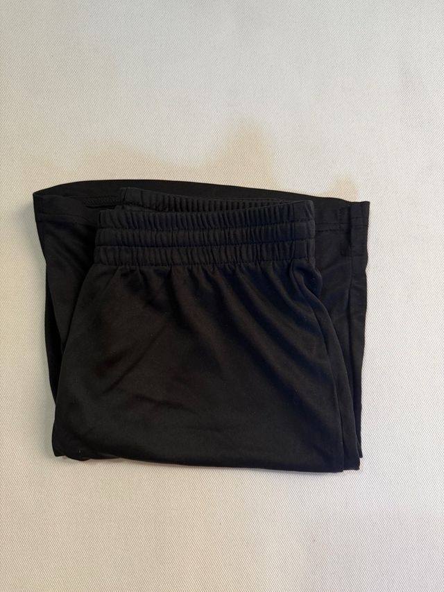 Pantalón corto deportivo negro Spyro