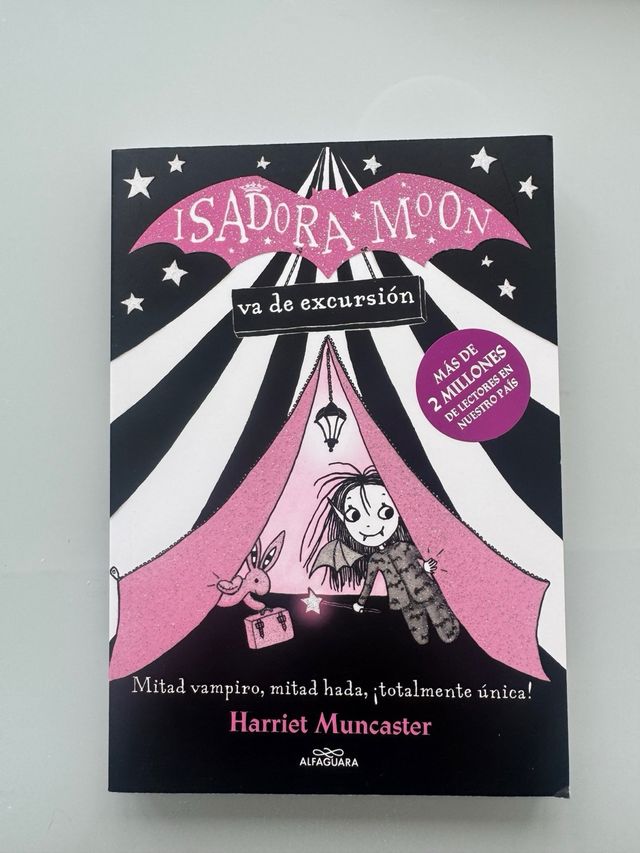 Isadora Moon va al colegio / Isadora Moon Goes ...